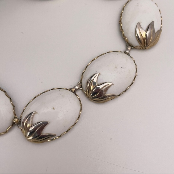 Vintage 50’s Mid Century Modern Fall Autumn Leaf Cottage Core Hook Back Necklace - Picture 5 of 8